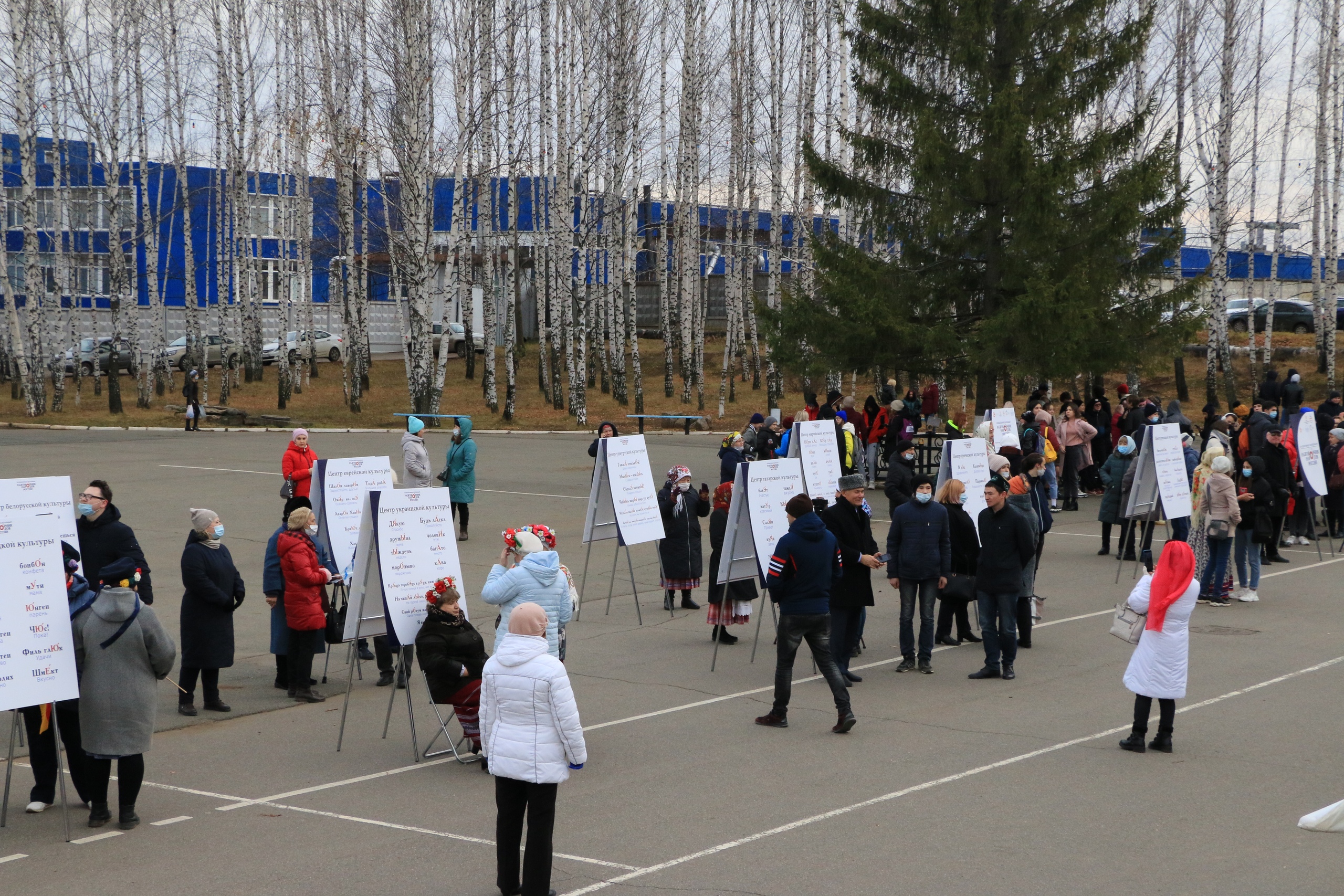 В Сарапуле в рамках проекта «ЭтНик:ПроДвижение» презентовали «Разговорник народов  России» | Ресурсный центр в сфере национальных отношений